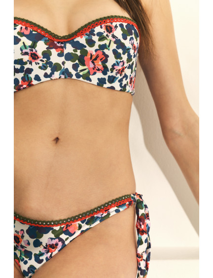 CONJUNTO SUJETADOR BANDEAU CON COPA PREHORMADA FOAM Y AROS CON BRAGUITA BIKINI TIRAS