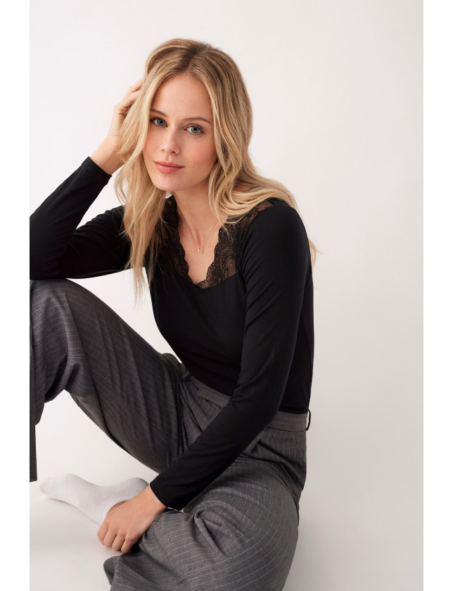 CAMISETA MANGA LARGA MODAL CON ENCAJE