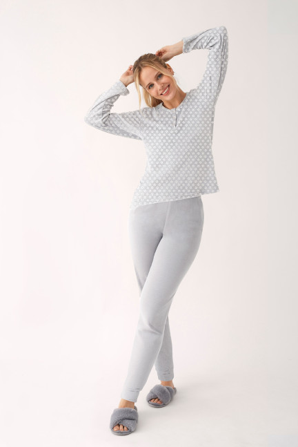 PIJAMA PANTALÓN LARGO PUÑO CON CAMISETA MANGA LARGA REALIZADO EN SUAVE TERCIOPELO ELÁSTICO