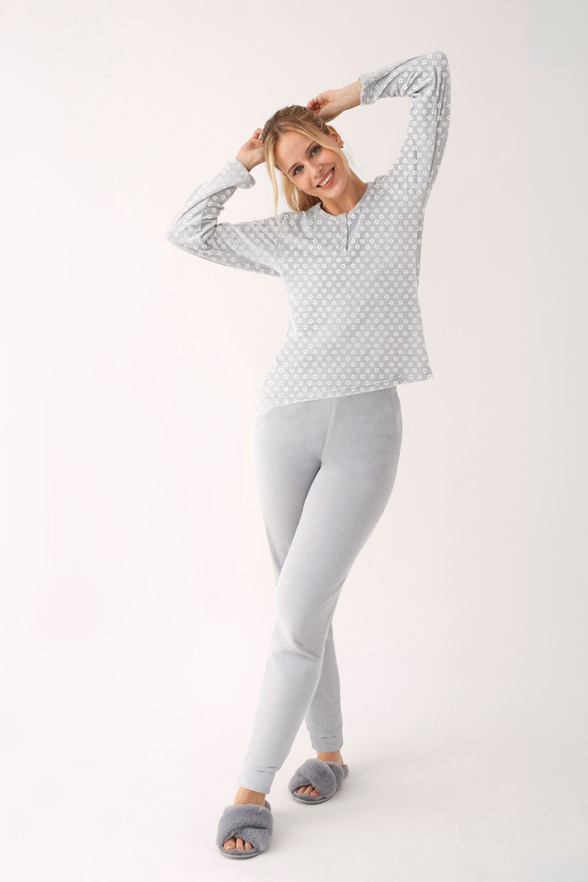 PIJAMA PANTALÓN LARGO PUÑO CON CAMISETA MANGA LARGA REALIZADO EN SUAVE TERCIOPELO ELÁSTICO
