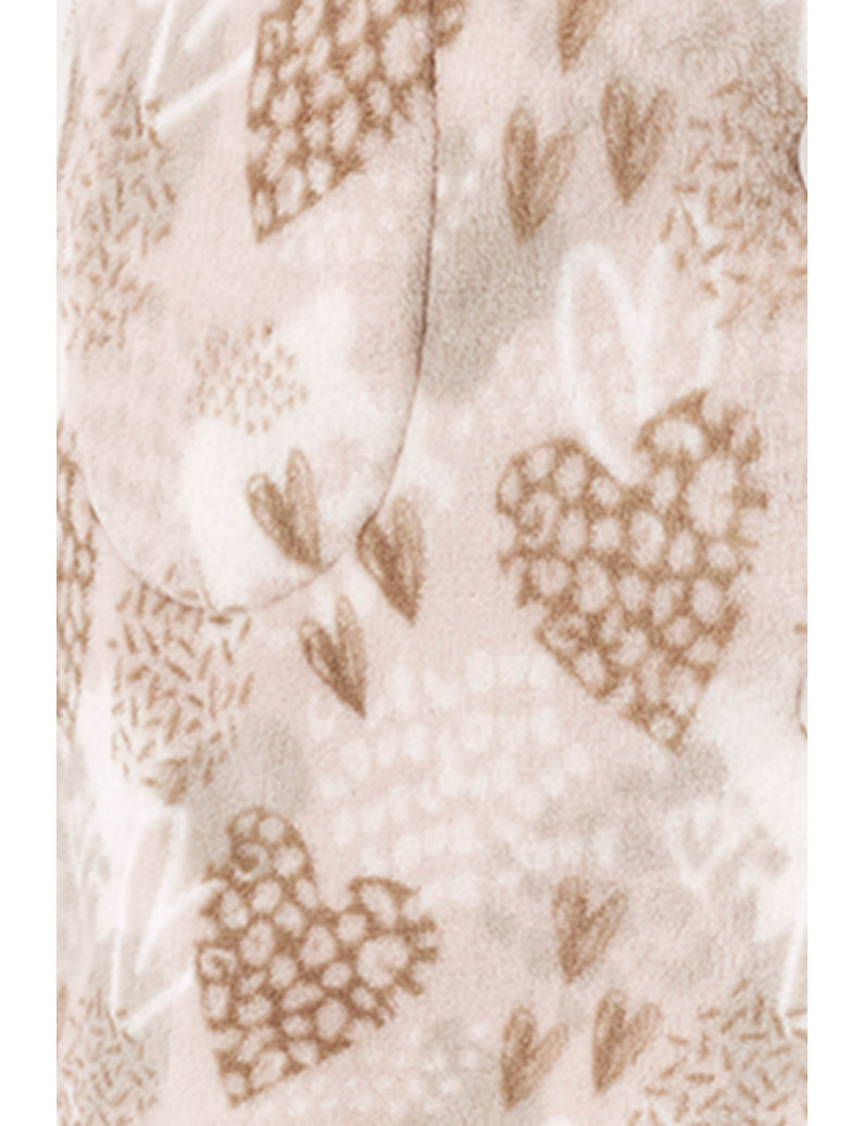 MANTA REALIZADA CON TEJIDO CALENTITO DE ESTAMPADO CORAZÓN. COMBÍNALO CON TU PIJAMA FAVORITO