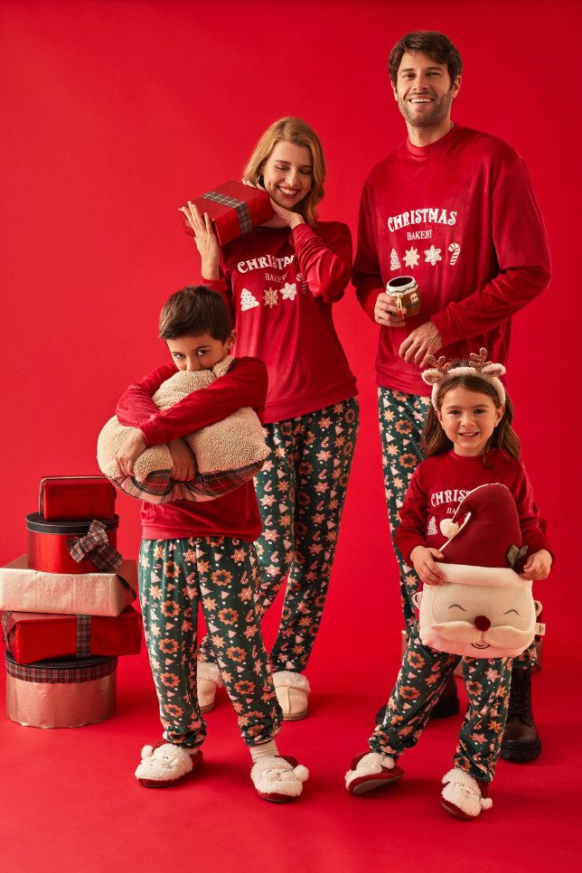 PIJAMA NAVIDEÑO PANTALÓN LARGO PUÑO CON CAMISETA MANGA LARGA REALIZADO EN SUAVE TERCIOPELO ELÁSTICO