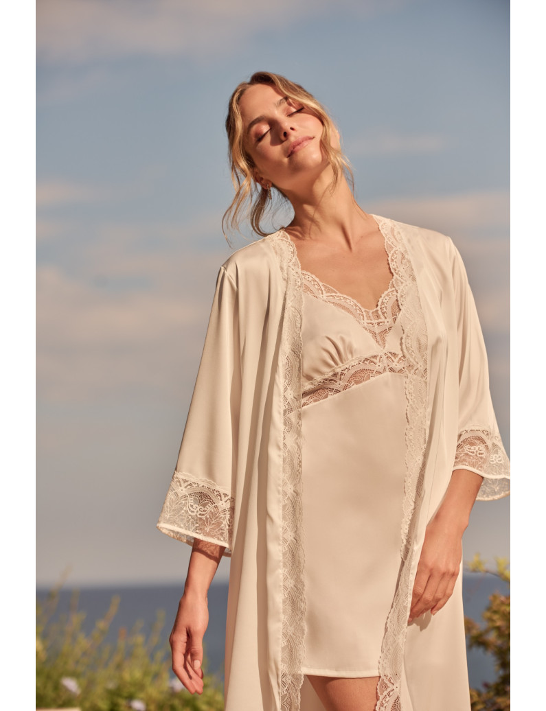 BATA KIMONO CORTA SATÉN ELÁSTICO BELLEZA