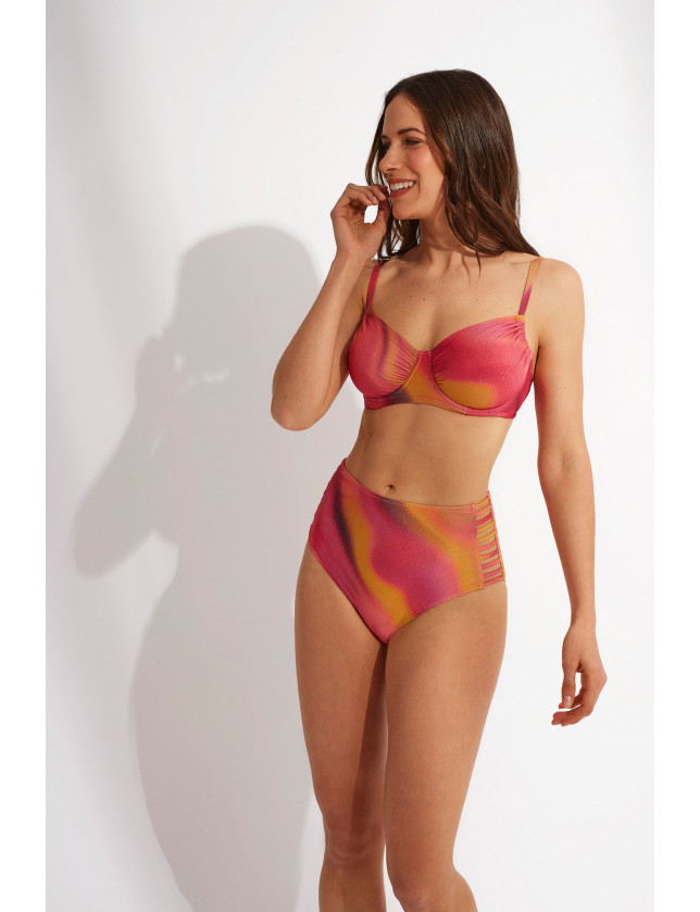 CONJUNTO SUJETADOR FORRADO CAPACIDAD CON AROS Y LATERALES AJUSTABLES Y ESPALDA REGULABLE CON BIKINI ALTO REFORZADO TEJIDO LUREX