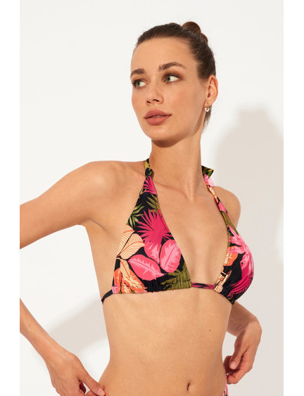 SUJETADOR TRIANGULAR CORTINA CON COPA FOAM EXTRAÍBLE. ATADO AL CUELLO Y ESPALDA CON LAZADA AJUSTABLE.