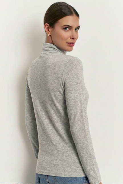 CAMISETA INTERIOR MANGA LARGA CUELLO ALTO DE CÁLIDO TEJIDO MODAL CON LANA