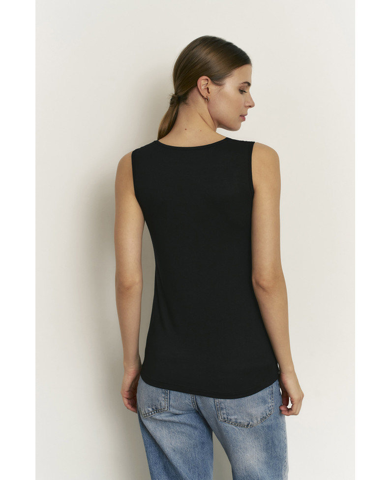 CAMISETA INTERIOR CUELLO SIN MANGAS CUELLO PICO CON DETALLE ENCAJE A TONO DE CÁLIDO TEJIDO MODAL CON LANA