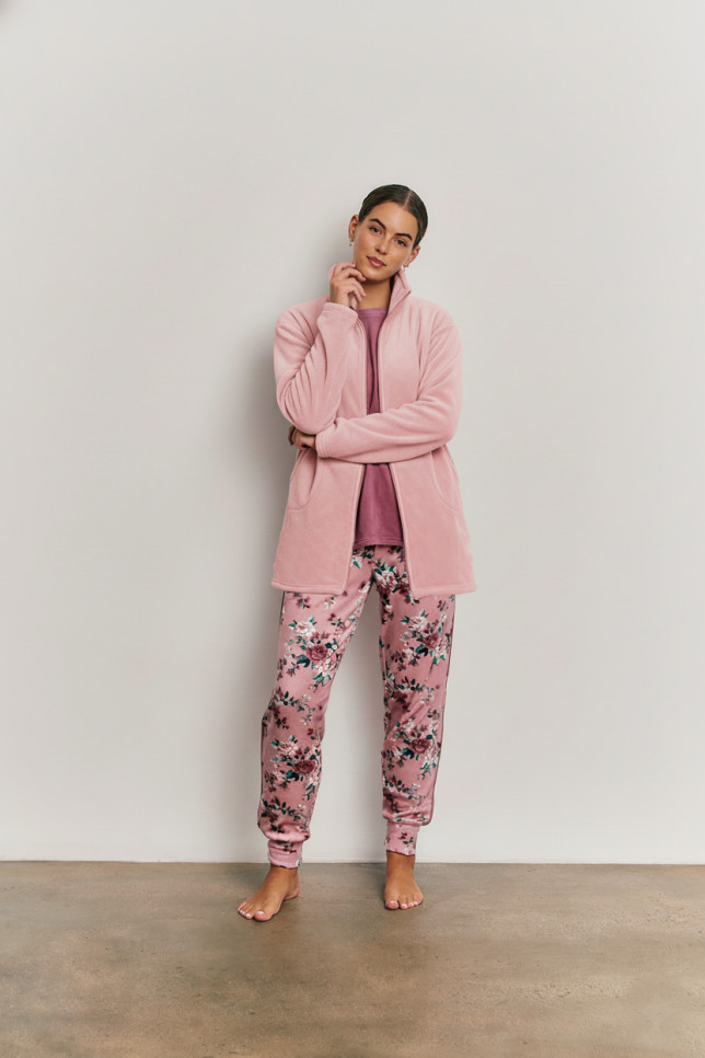 PIJAMA 3 PIEZAS PANTALÓN LARGO PUÑO CON CAMISETA MANGA LARGA REALIZADO EN SUAVE TERCIOPELO ELÁSTICO. BATA TEJIDO PELUDO CON CREM