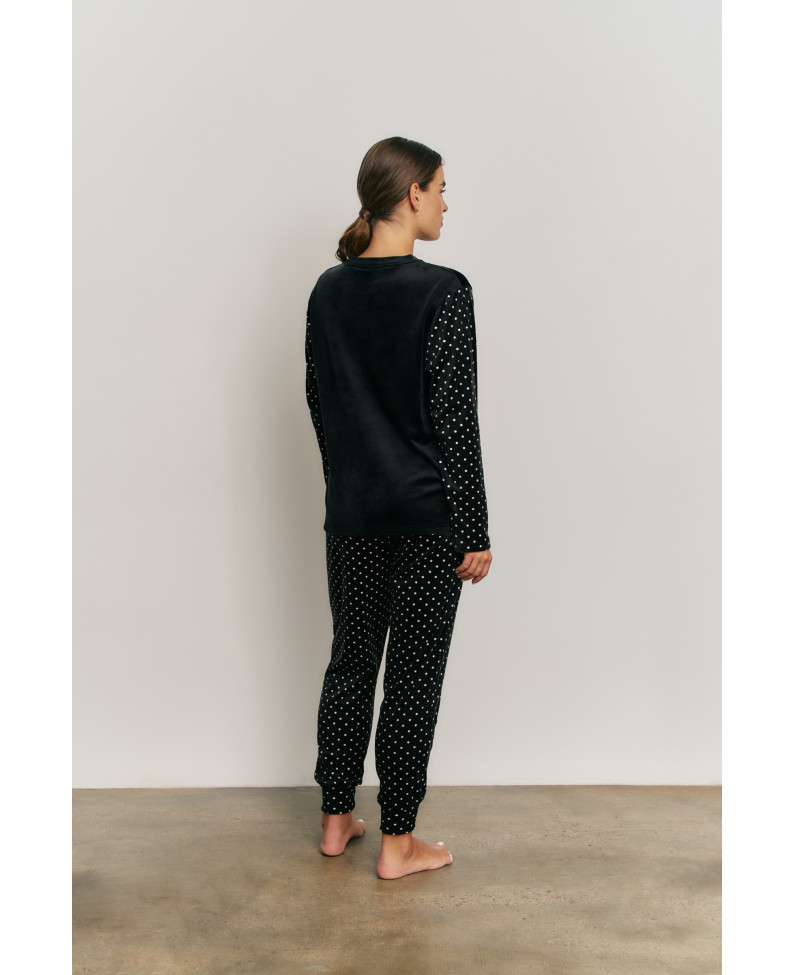 PIJAMA PANTALÓN LARGO PUÑO CON CAMISETA MANGA LARGA REALIZADO EN SUAVE TERCIOPELO ELÁSTICO