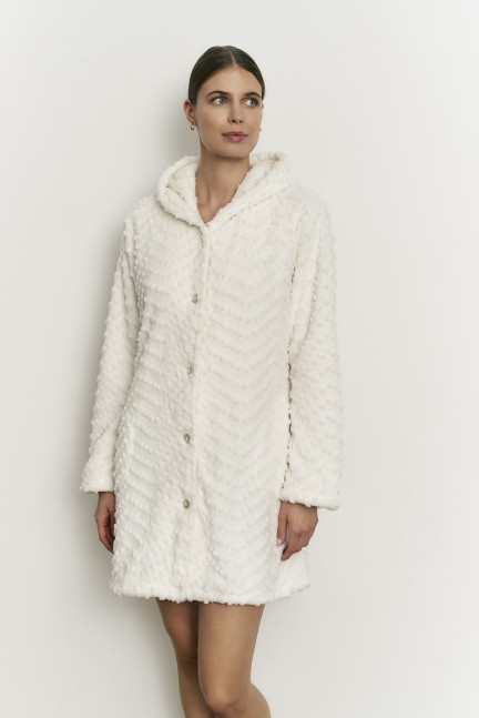 BATA  ABOTONADA TEJIDO JACQUARD PELUDO CON CAPUCHA
