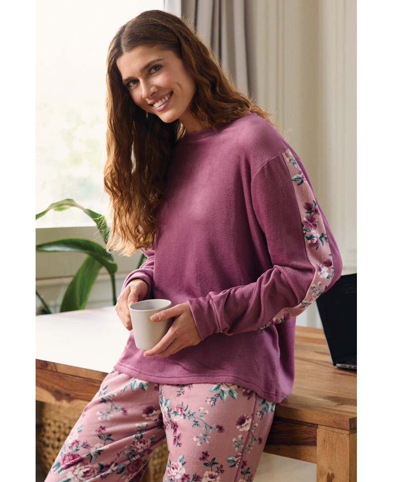 PIJAMA PANTALÓN LARGO PUÑO CON CAMISETA MANGA LARGA REALIZADO EN SUAVE TERCIOPELO ELÁSTICO BURDEOS