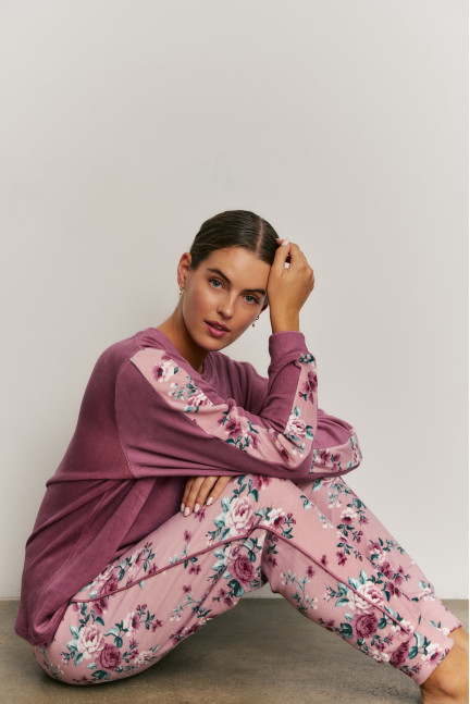 PIJAMA PANTALÓN LARGO PUÑO CON CAMISETA MANGA LARGA REALIZADO EN SUAVE TERCIOPELO ELÁSTICO BURDEOS