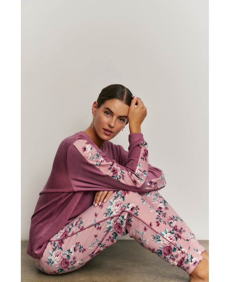 PIJAMA PANTALÓN LARGO PUÑO CON CAMISETA MANGA LARGA REALIZADO EN SUAVE TERCIOPELO ELÁSTICO BURDEOS