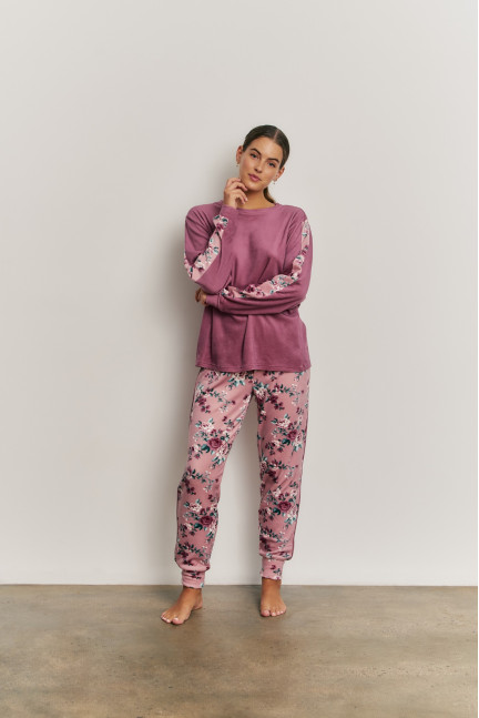 PIJAMA PANTALÓN LARGO PUÑO CON CAMISETA MANGA LARGA REALIZADO EN SUAVE TERCIOPELO ELÁSTICO BURDEOS
