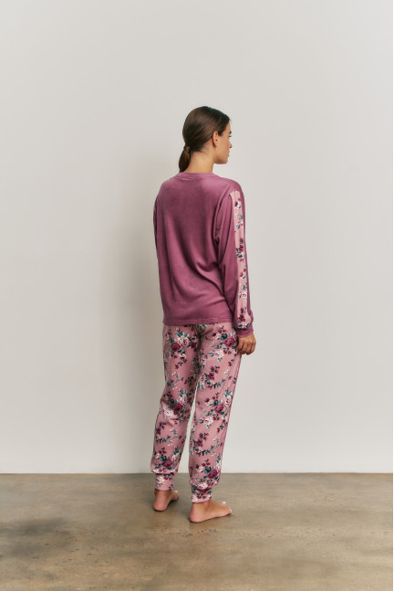 PIJAMA PANTALÓN LARGO PUÑO CON CAMISETA MANGA LARGA REALIZADO EN SUAVE TERCIOPELO ELÁSTICO BURDEOS